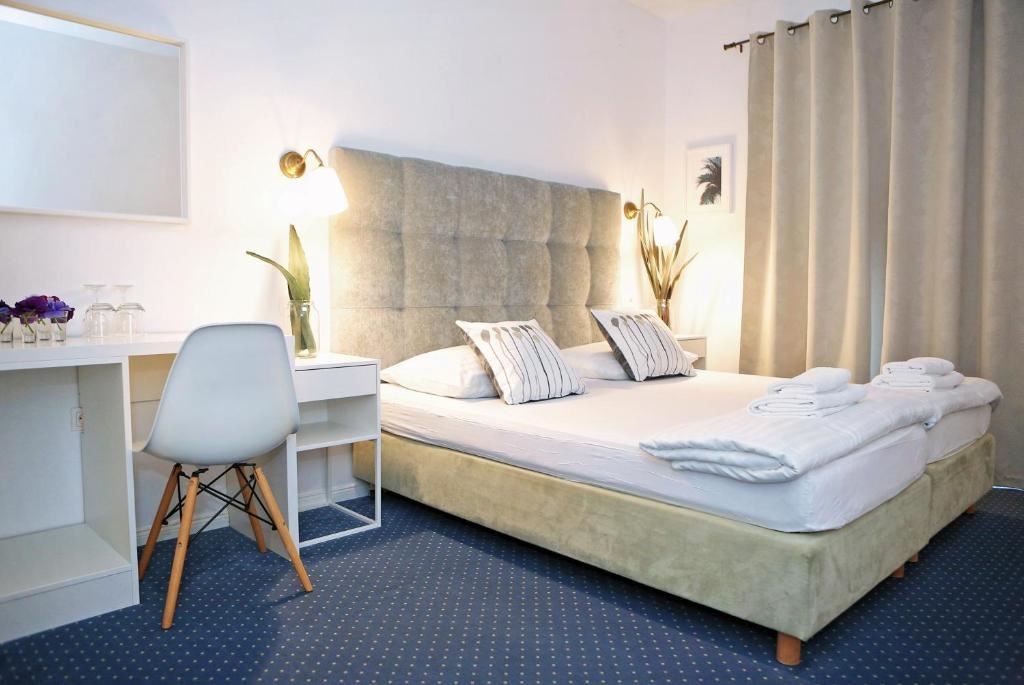 rooms-classic-room-balcony