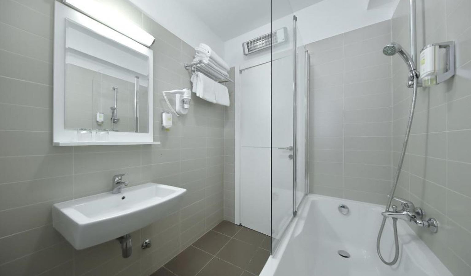 rooms-2-bedroom-standard-apartment-balcony-or-terrace