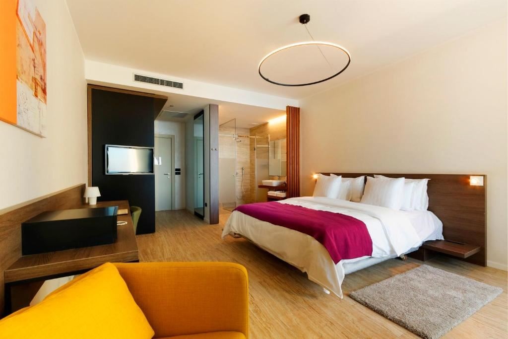 rooms-superior-room-seaview-balcony