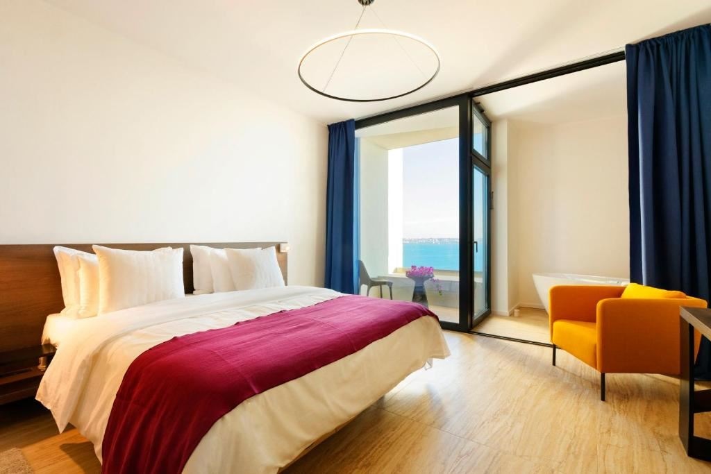 rooms-wellness-room-seaview-balcony
