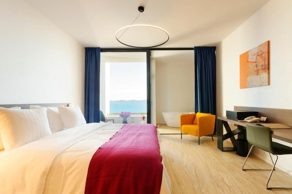 rooms-wellness-room-seaview-balcony