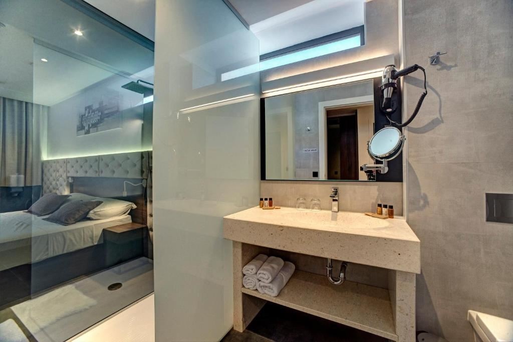 rooms-twin-classic-room