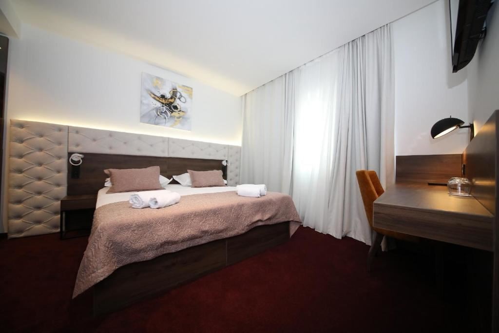 rooms-twin-superior-room-balcony