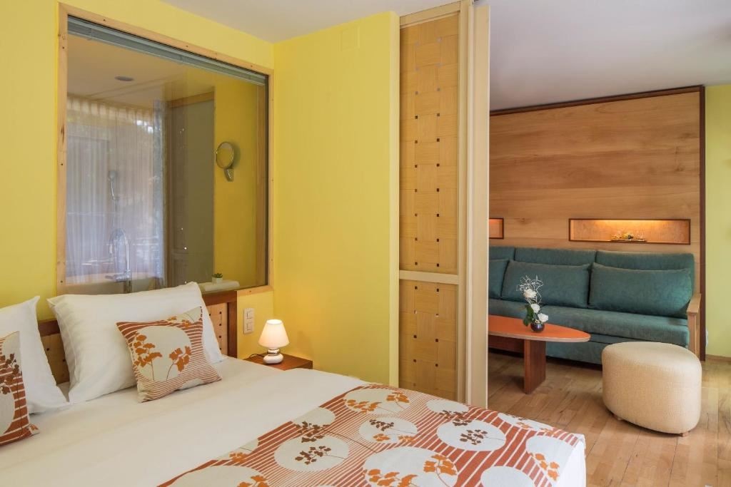 rooms-superior-room-balcony