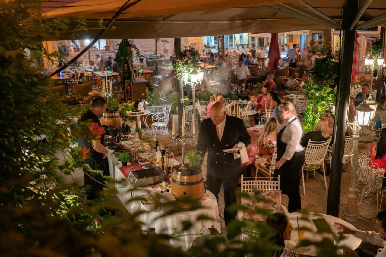 restaurants-restaurants