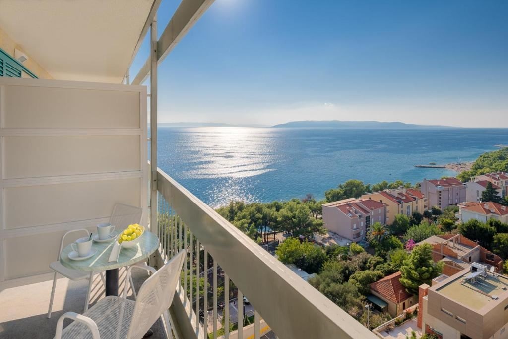rooms-classic-room-seaside-balcony