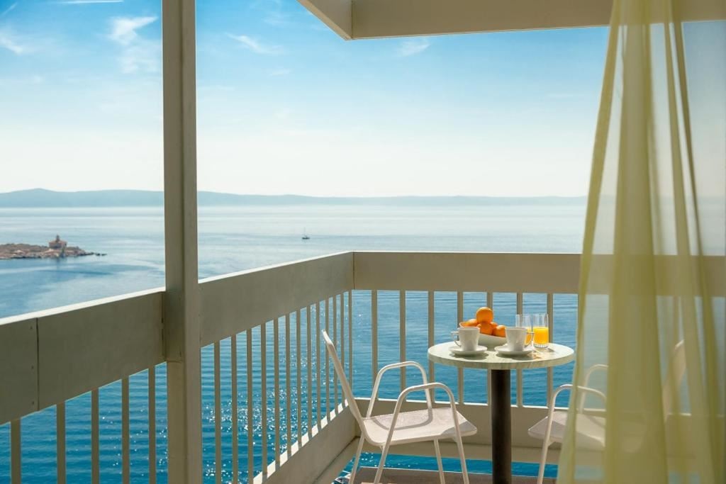 rooms-juniorsuite-seaview-balcony