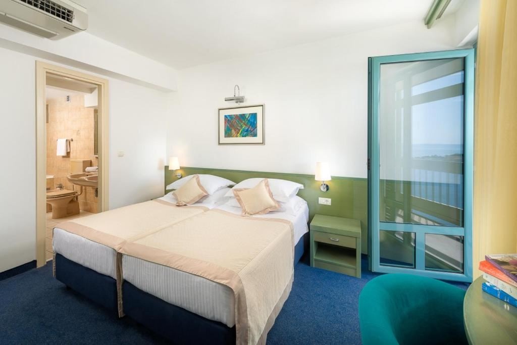 rooms-juniorsuite-seaview-balcony