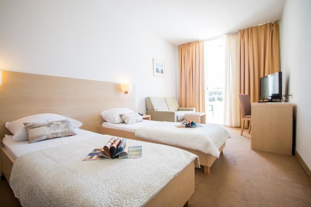 rooms-twin-classic-room-balcony