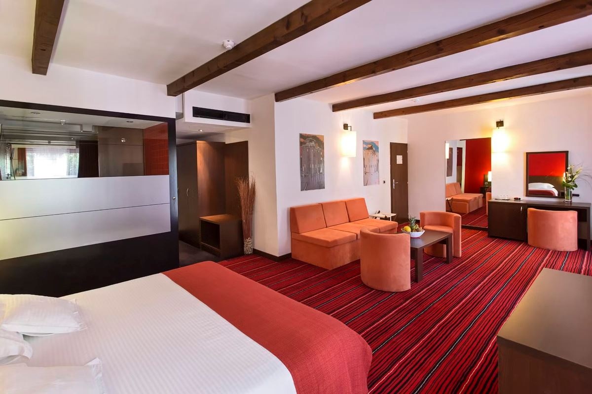 rooms-superior-room-frenchbalcony