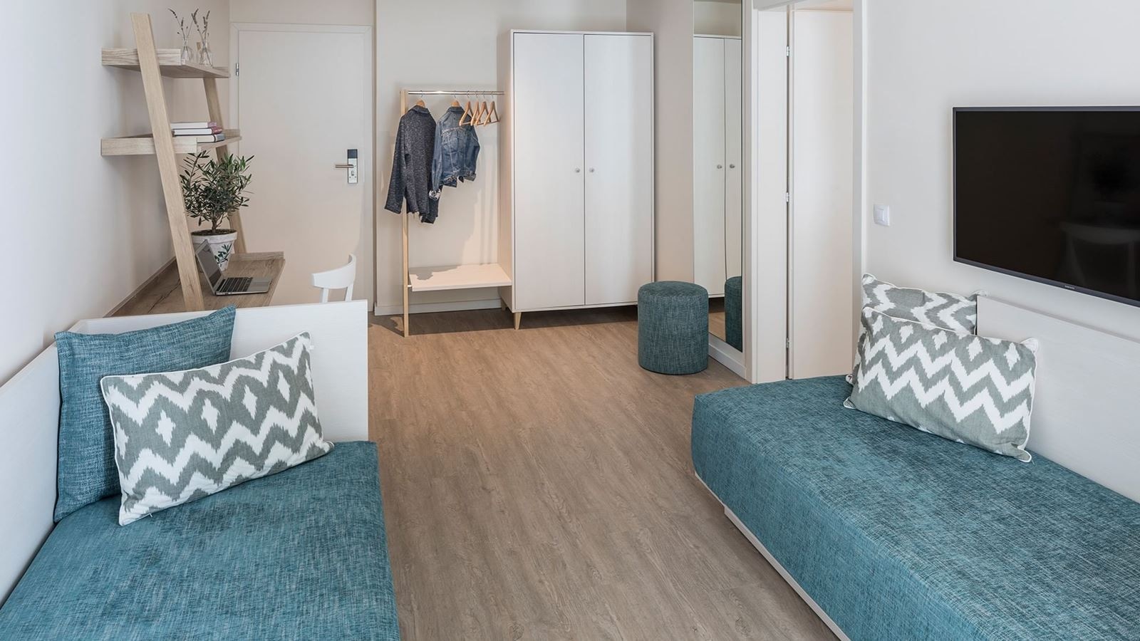 rooms-superior-family-room