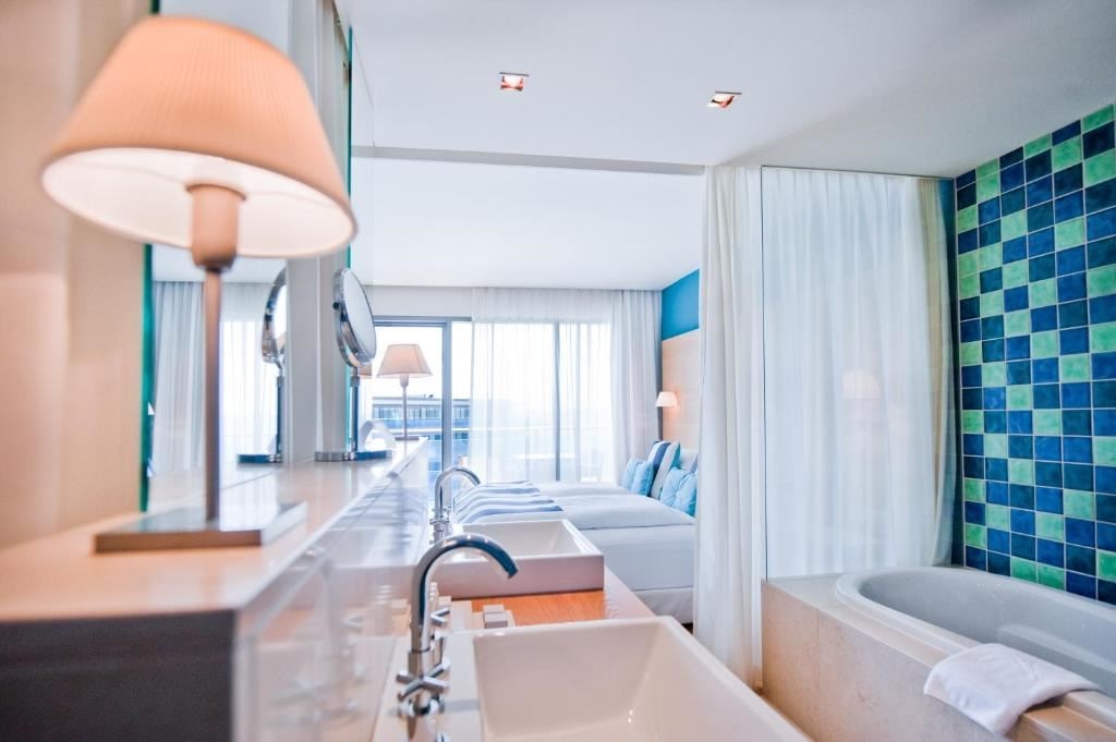 rooms-juniorsuite-park-view-balcony