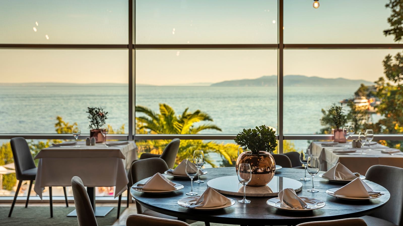 restaurants-restaurant