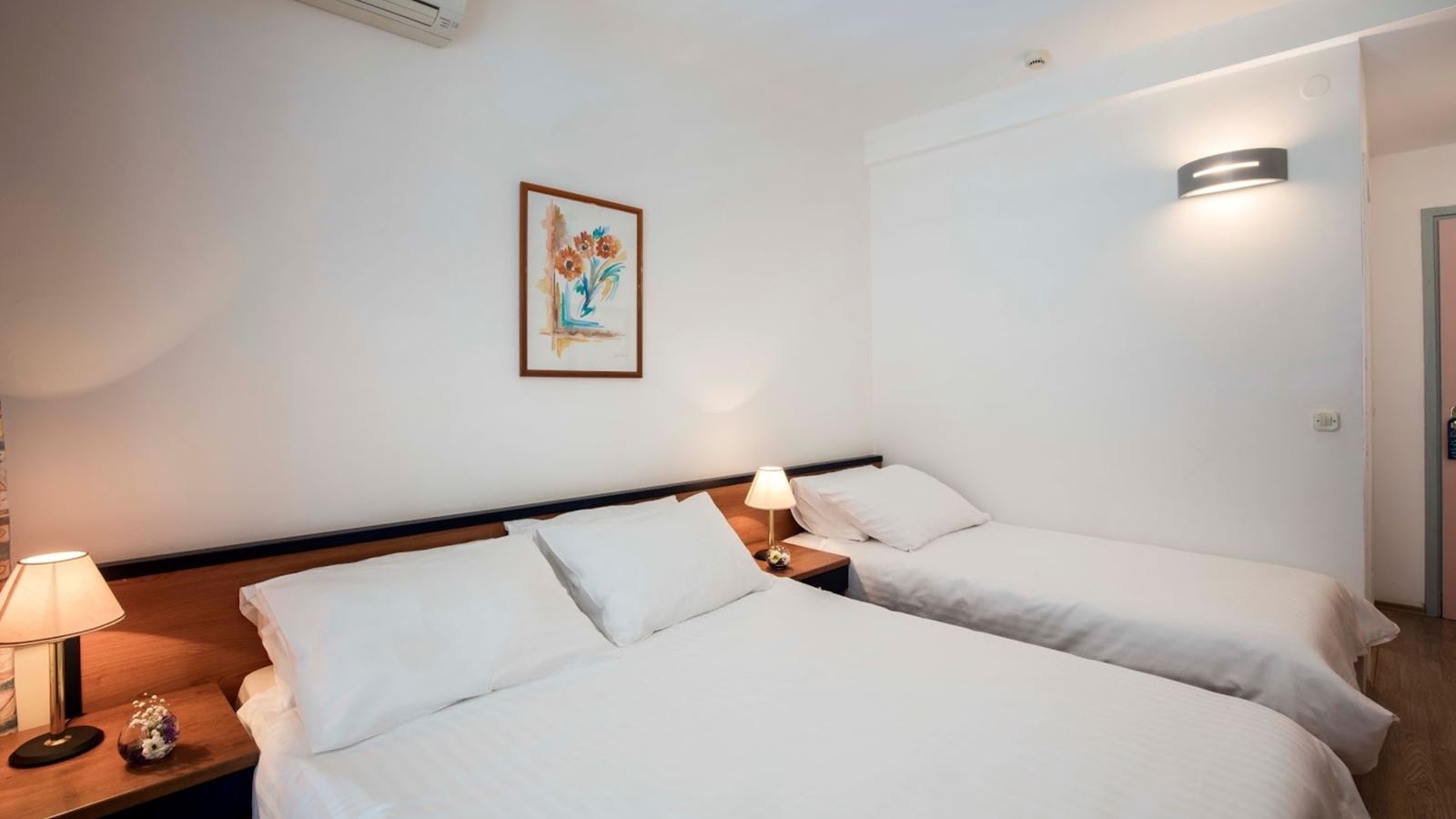 rooms-triple-room-park-view-balcony