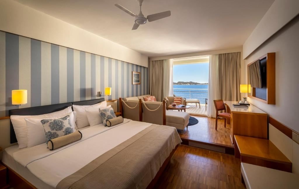 rooms-superior-room-sea-view-balcony-or-terrace