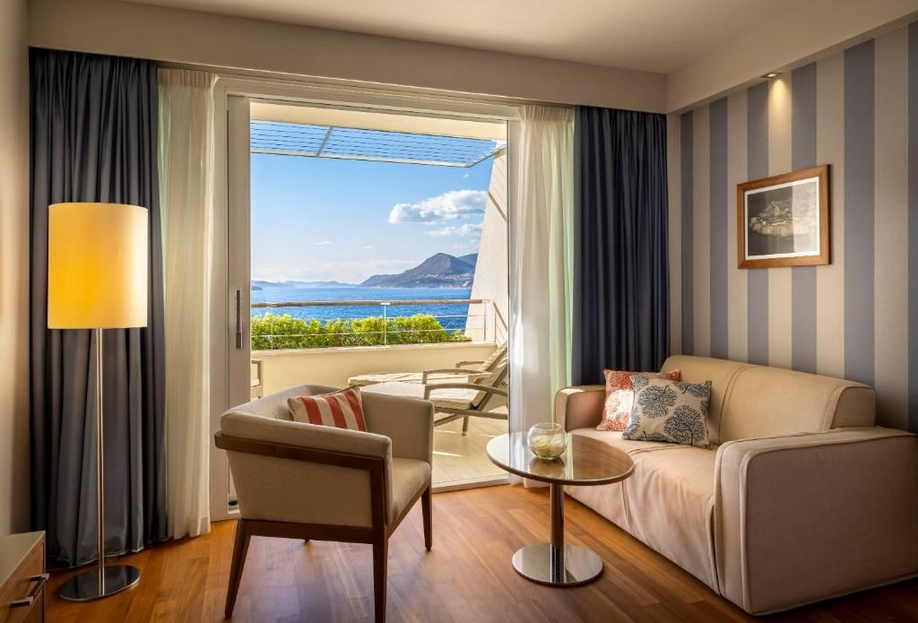 rooms-premium-room-sea-view-balcony
