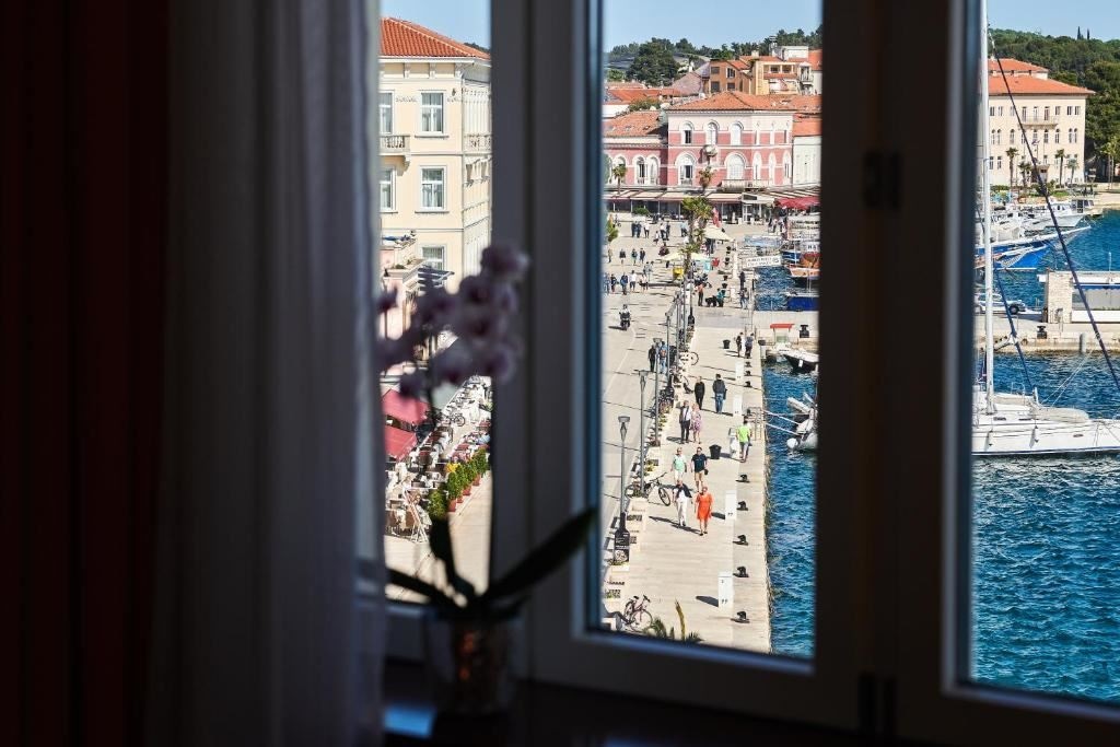 rooms-standard-suite