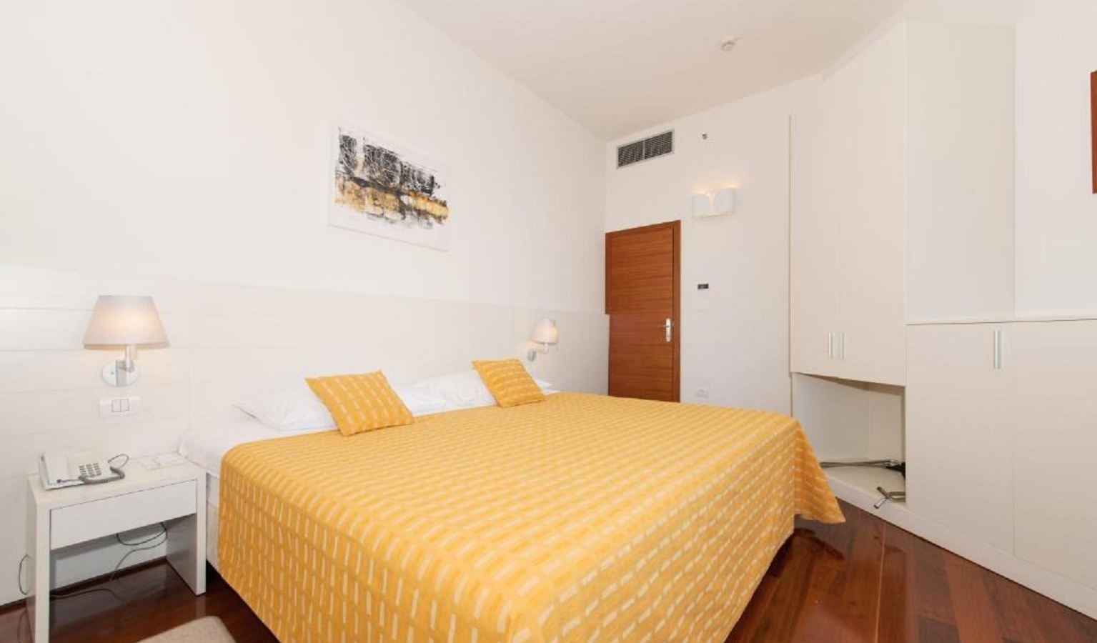 rooms-premium-suite-balcony-or-terrace