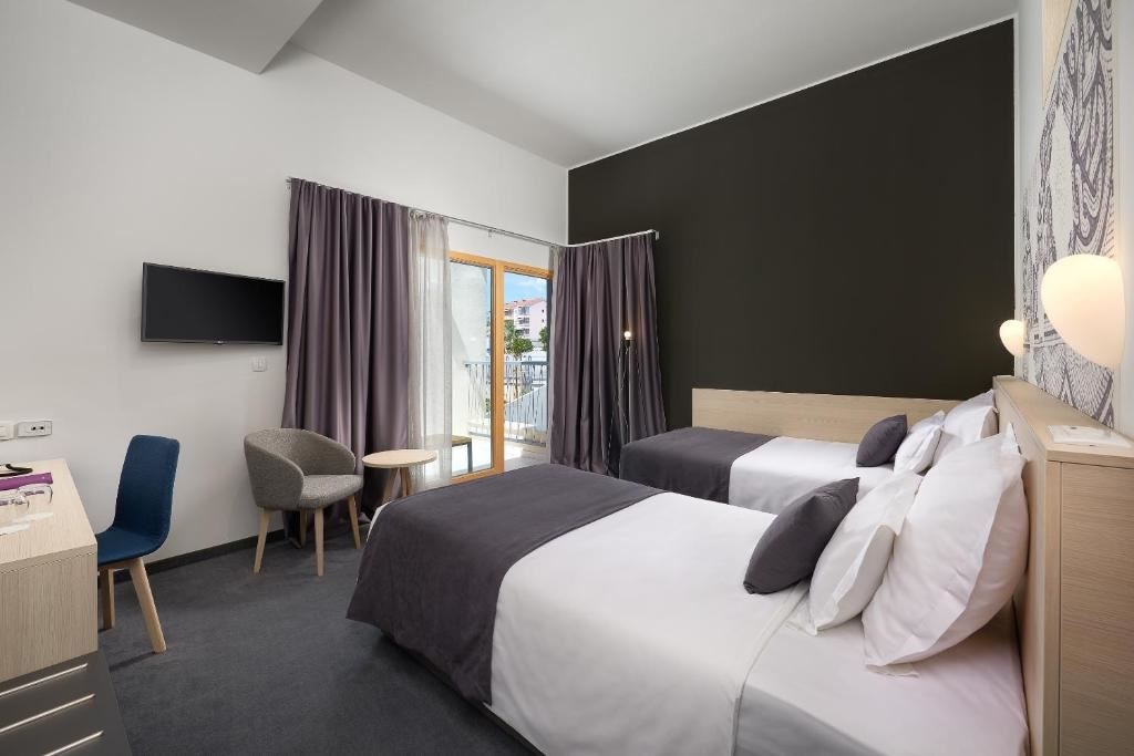 rooms-standard-room-balcony