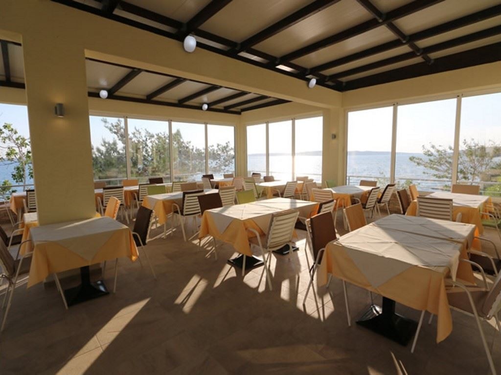 restaurants-restaurant