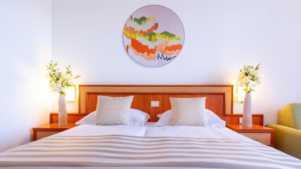 rooms-standard-room-seaside-balcony