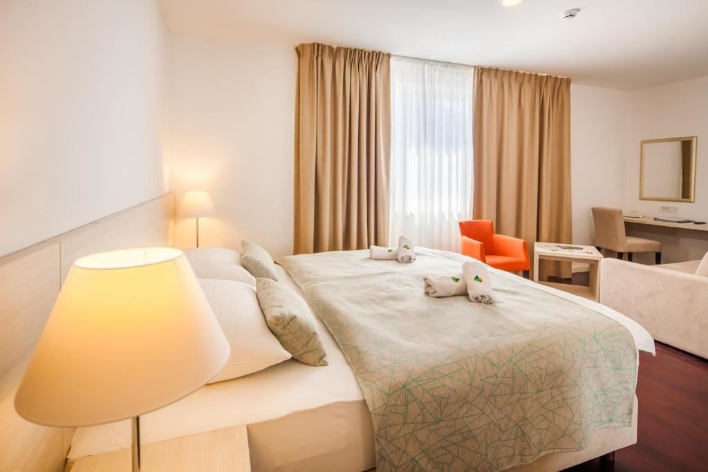 rooms-superior-room-garden-or-sea-view