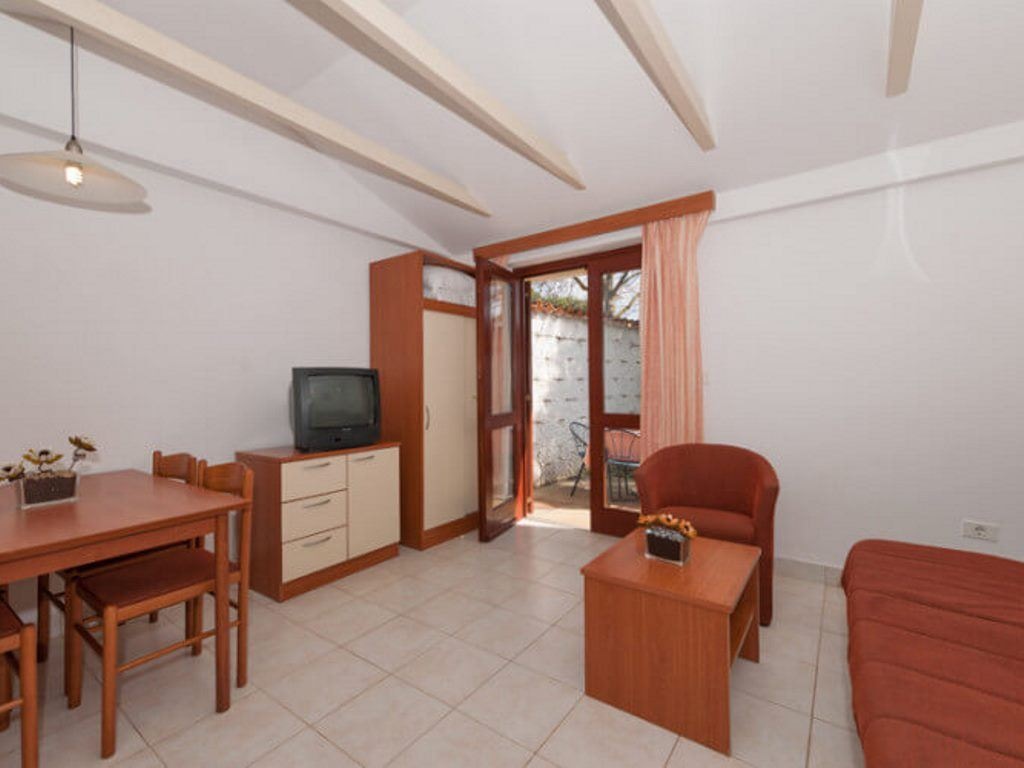 rooms-1-bedroom-apartment-terrace
