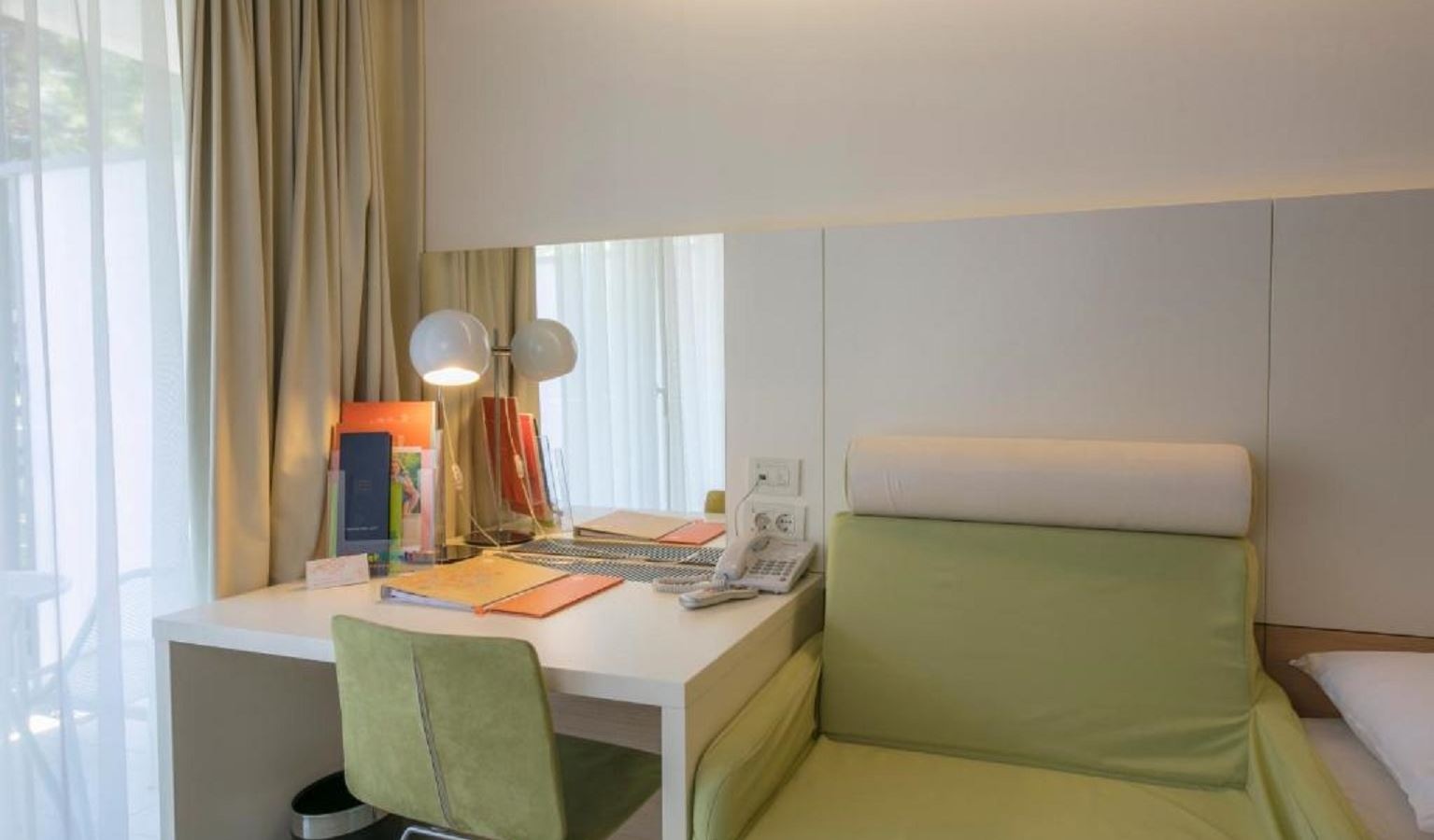 rooms-2-connectingrooms-familyroom-seaside-balcony