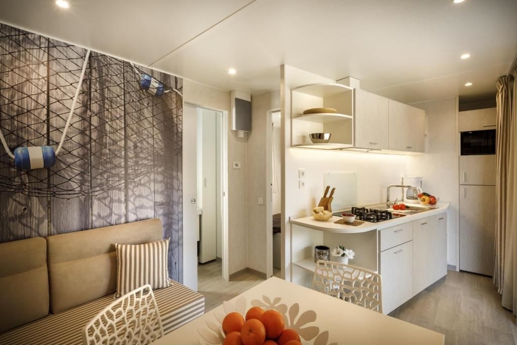 rooms-2-bedroom-superior-mobilehome-terrace