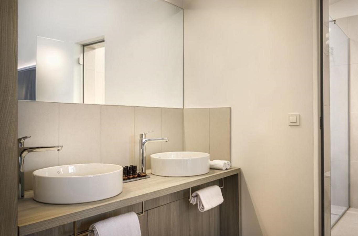 rooms-double-premium-room-pool-access-terrace