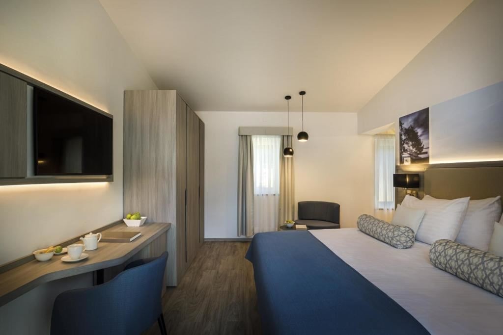 rooms-double-superior-room-pool-access-terrace