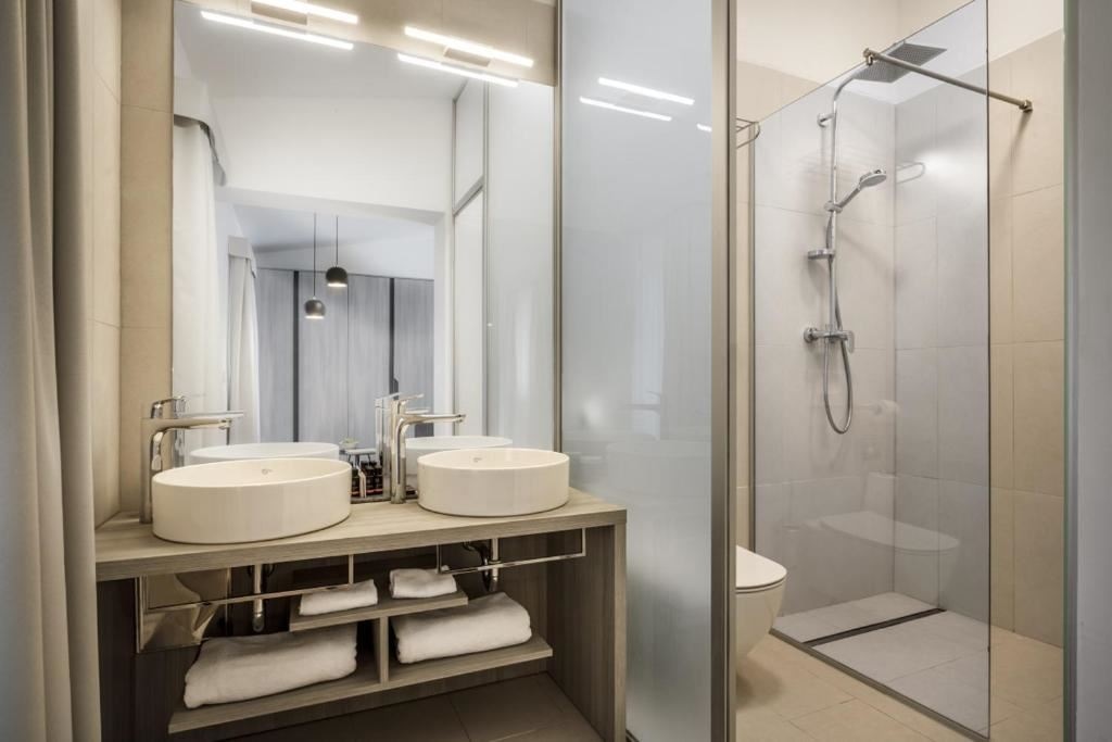 rooms-double-superior-room-pool-access-terrace