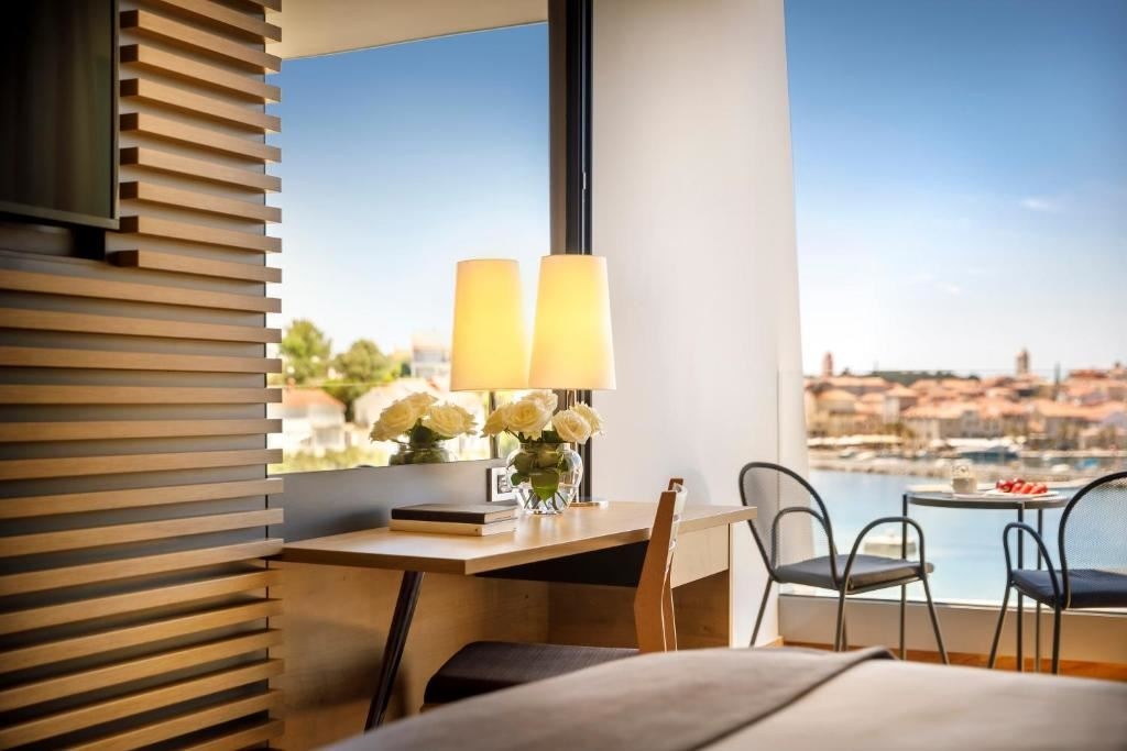 rooms-triple-superior-room-seaview-balcony