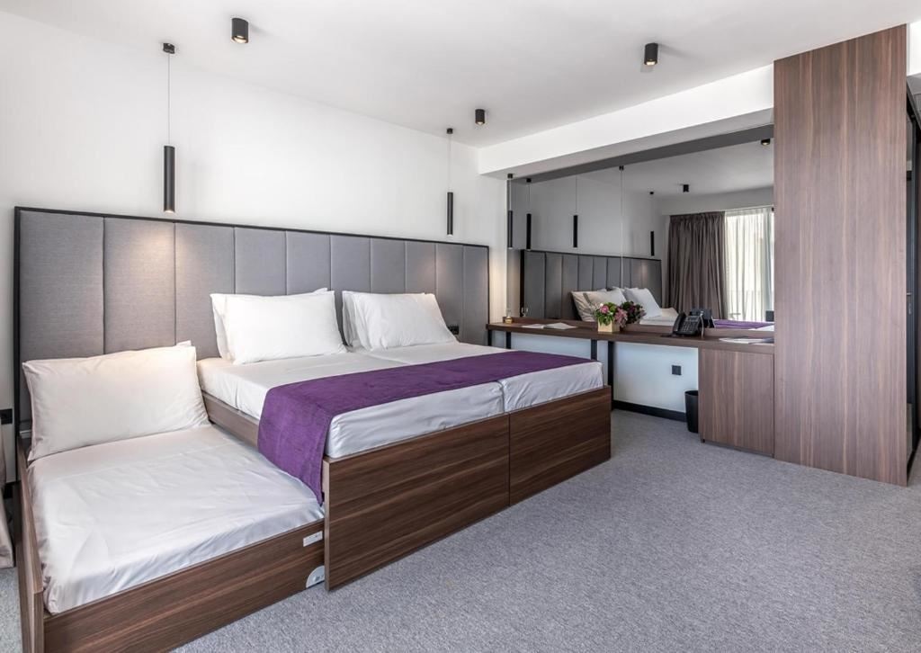 rooms-superior-room-seaview-balcony