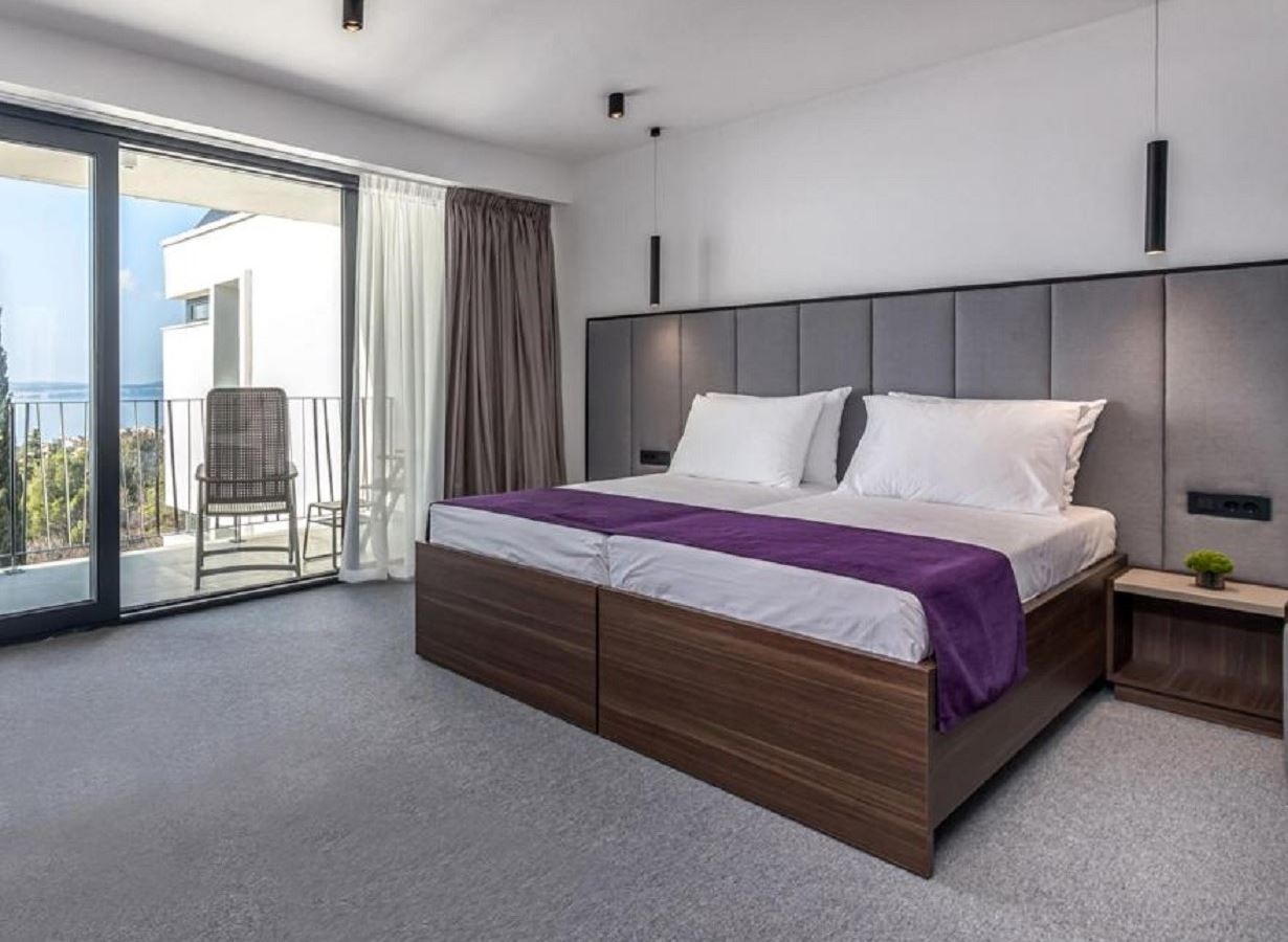 rooms-superior-room-seaview-balcony