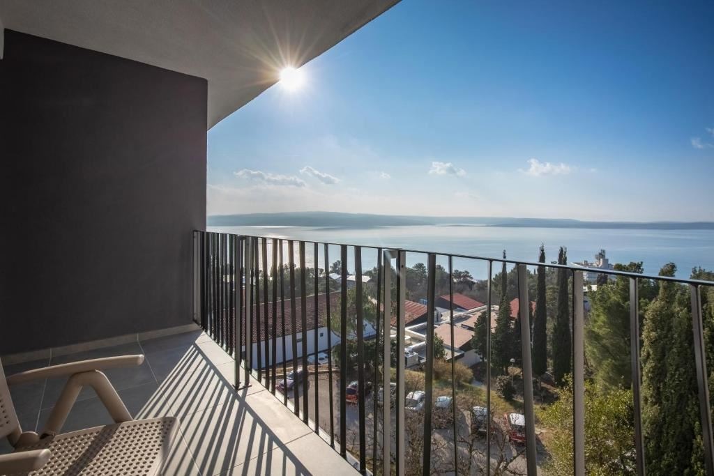 rooms-superior-room-seaview-balcony