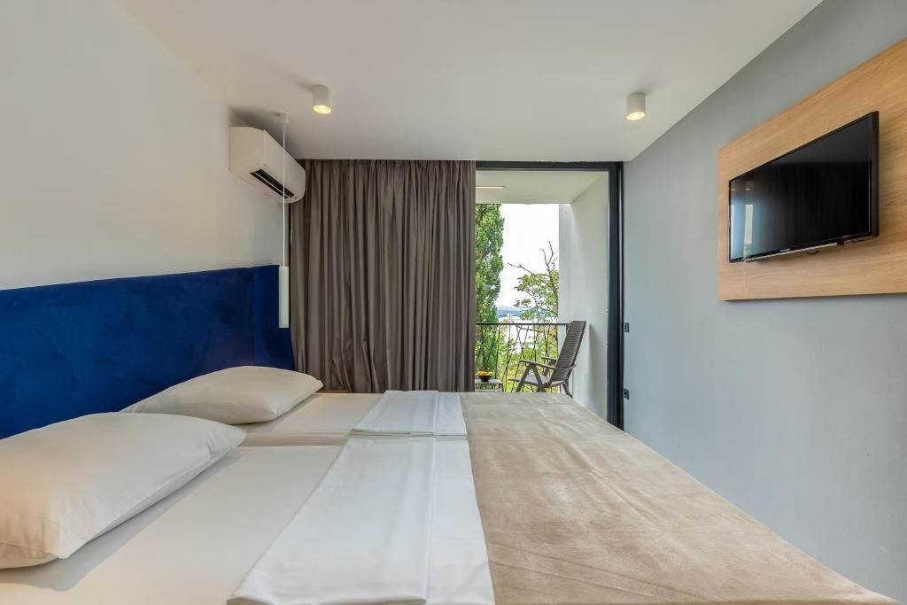 rooms-annex-room-seaside-balcony