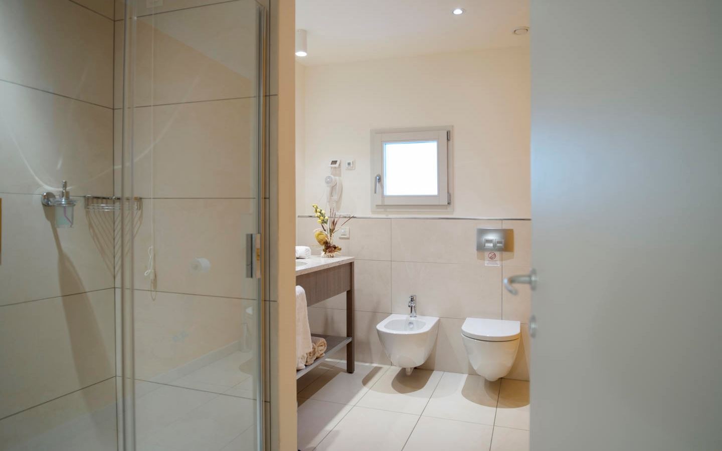 rooms-superior-apartment-seaview-balcony-or-terrace