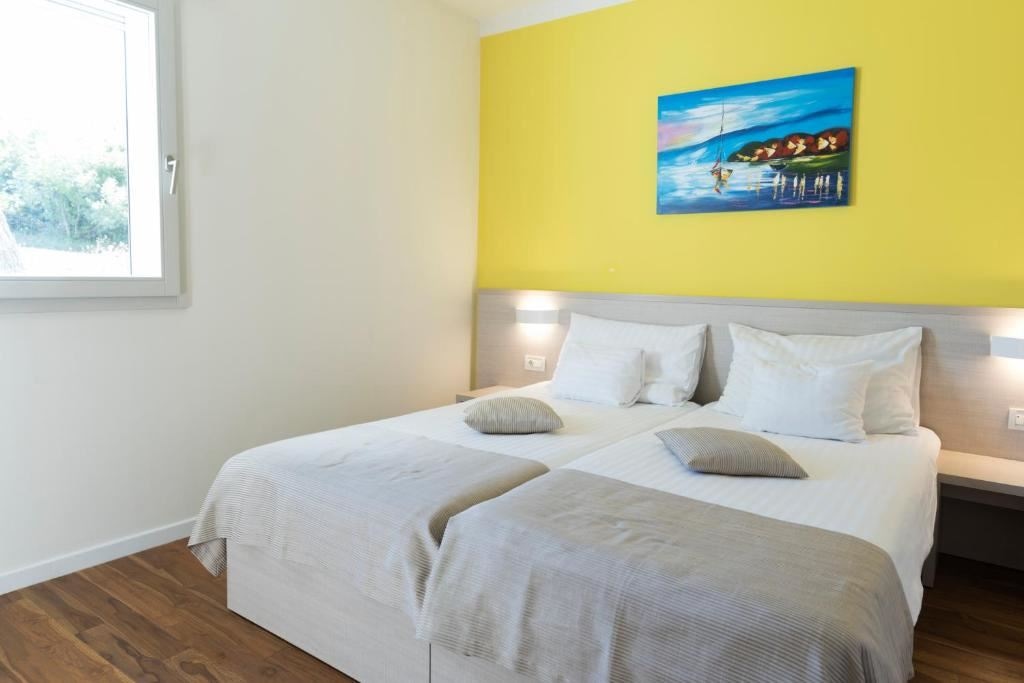 rooms-standard-villa-seaview-balcony