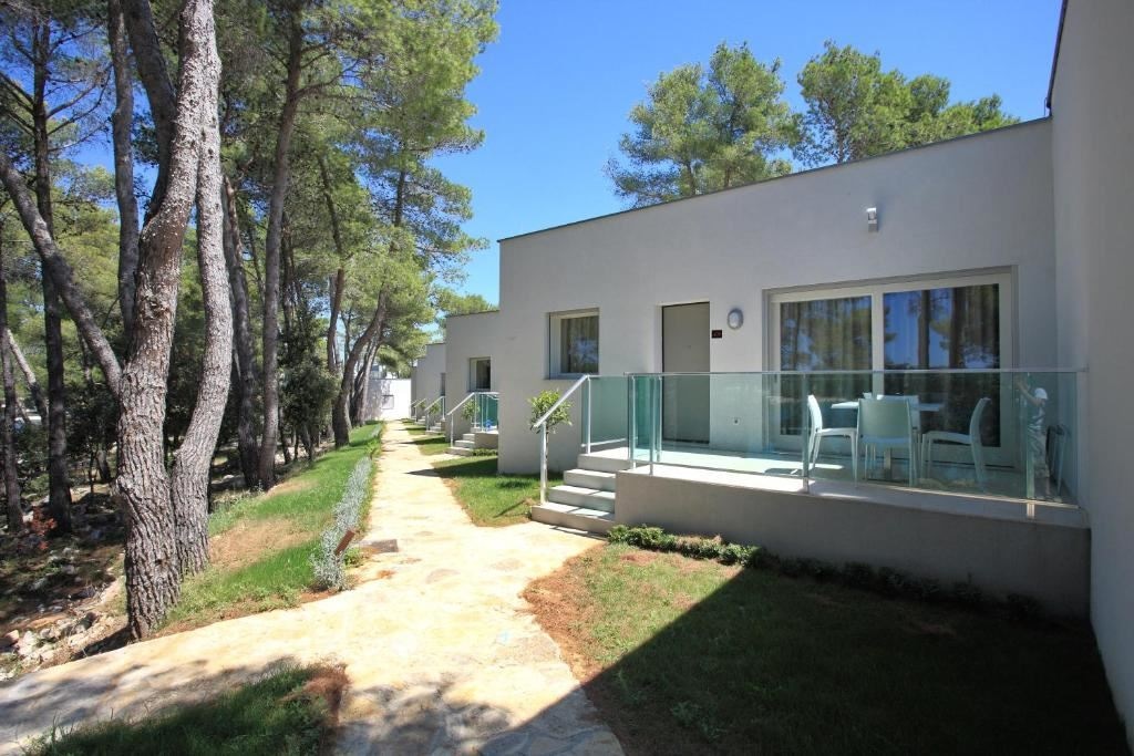 rooms-standard-villa-seaview-balcony