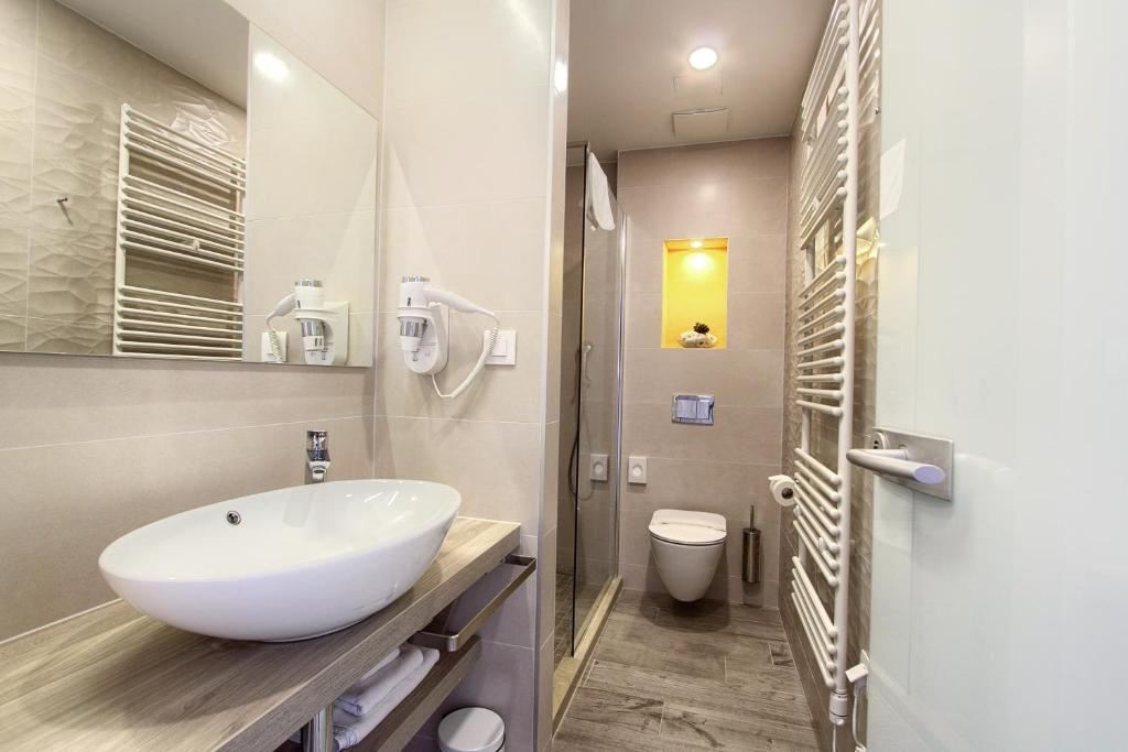 rooms-2-bedroom-suite-seaview-balcony