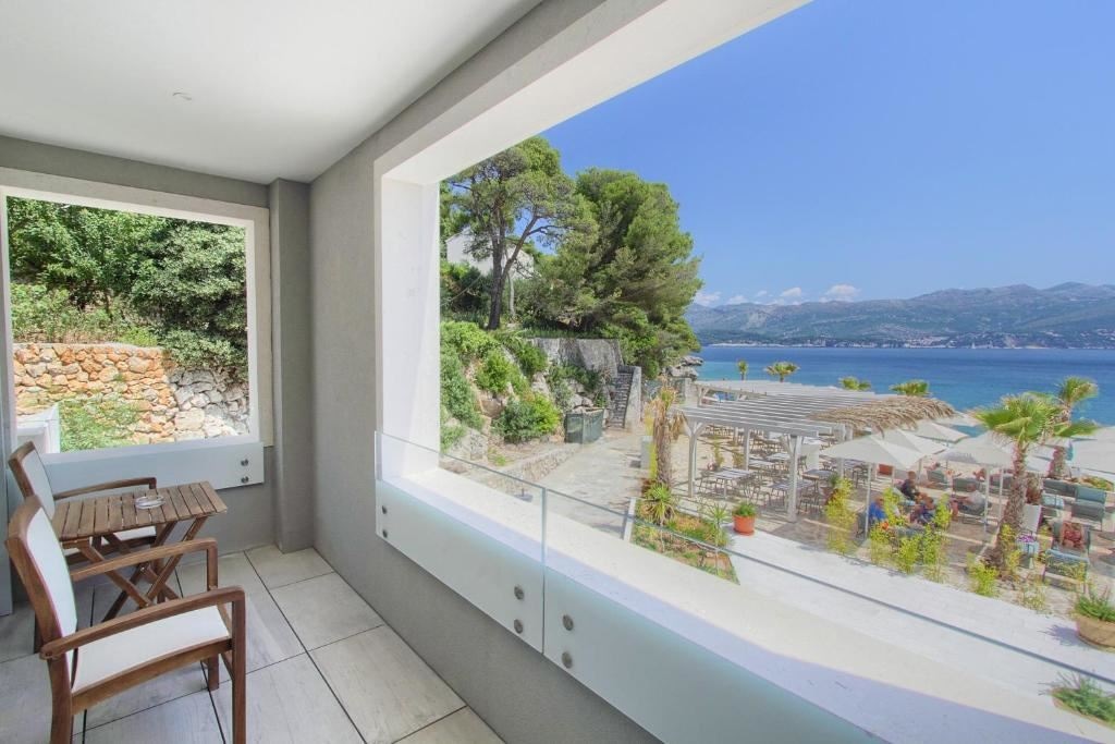 rooms-3-bedroom-suite-seaview-balcony