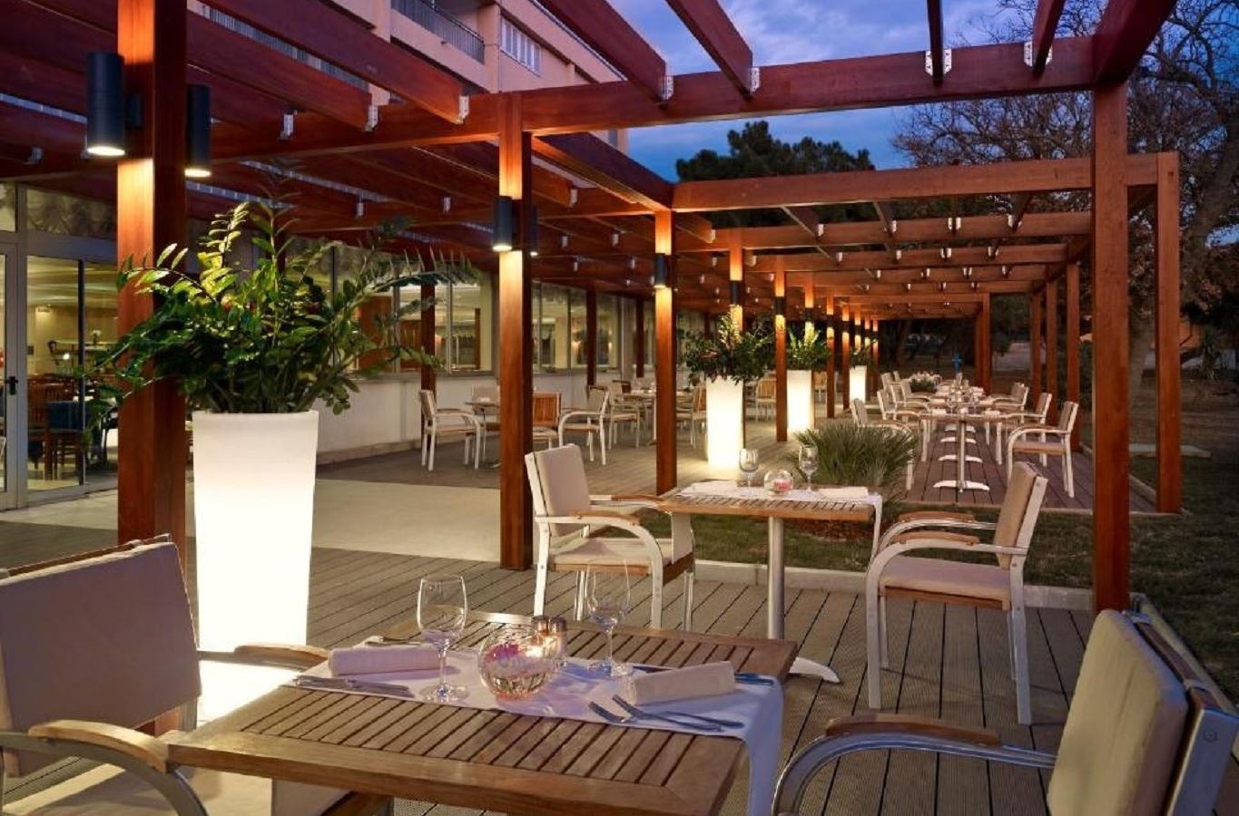 restaurants-pool-bar