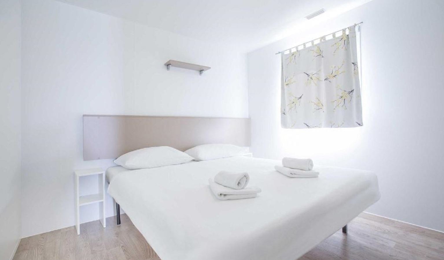 rooms-2-bedroom-standard-mobilehome-seaview-terrace