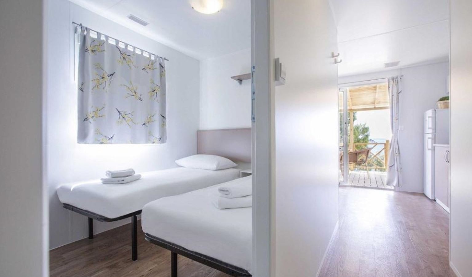 rooms-2-bedroom-standard-mobilehome-seaview-terrace