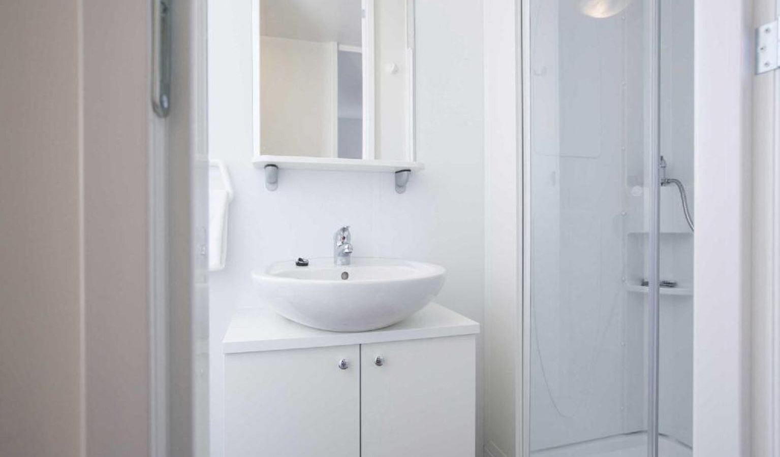 rooms-2-bedroom-standard-mobilehome-seaview-terrace