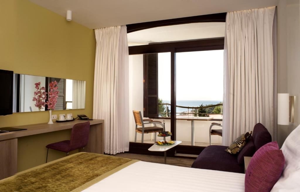 rooms-double-premium-room-seaside-balcony