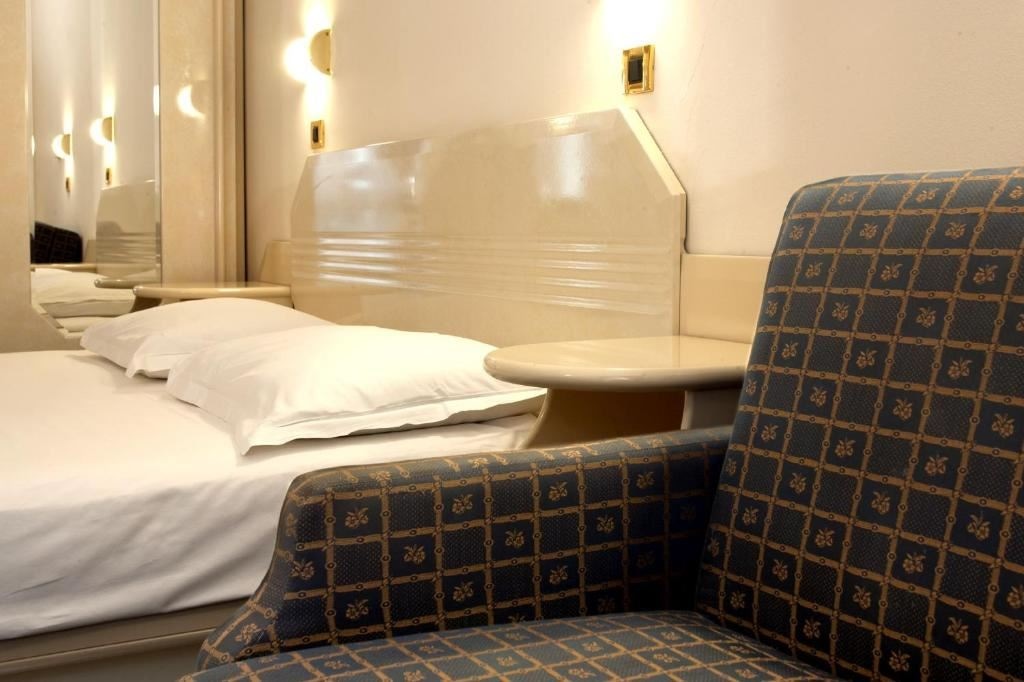 rooms-twin-classic-room-seaside-balcony