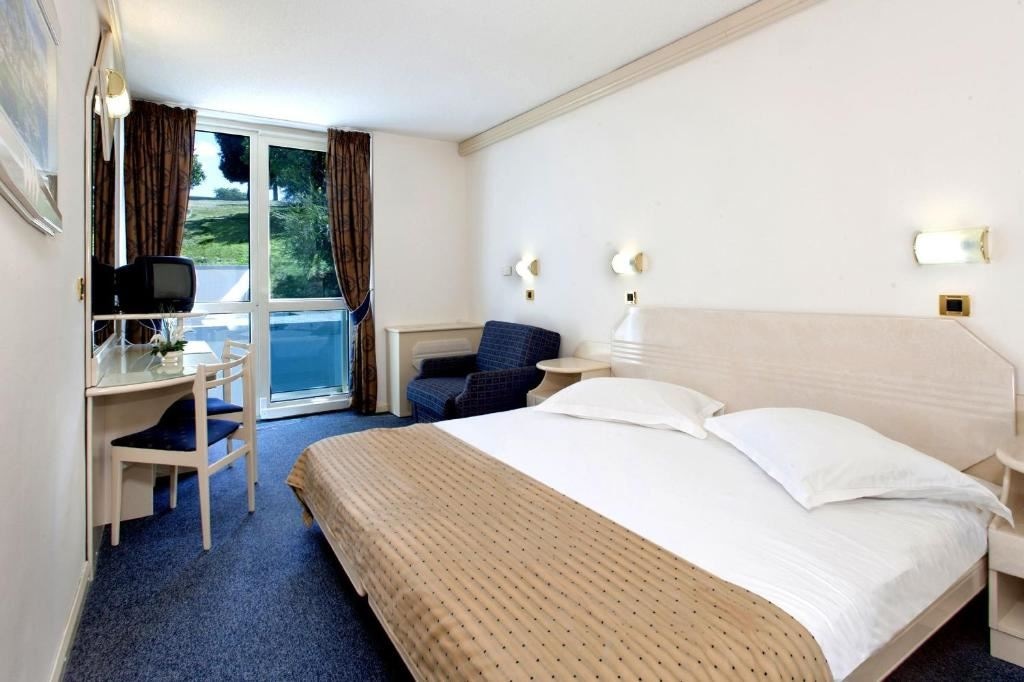 rooms-double-room-economy