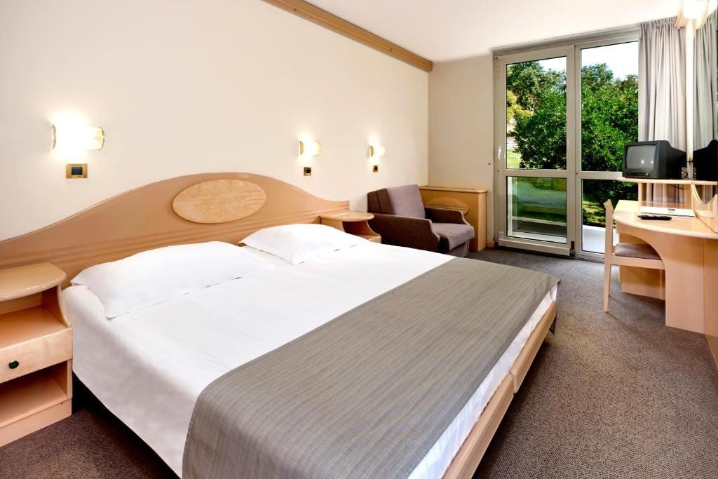 rooms-double-room-economy